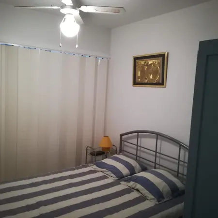 Petit 4p,pkg Securise, Wifi, Smart Tv, 12 Mn Centre, Samedi Au Samedi, Rdc Bandol