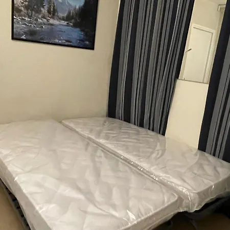 Petit 4p,pkg Sécurisé, Wifi, Smart Tv, 12 Mn Centre, Samedi Au Samedi, Rdc * Bandol